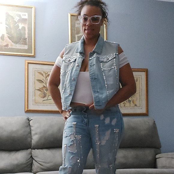 Meet your Posher, Tiara - Picture 3 of 4